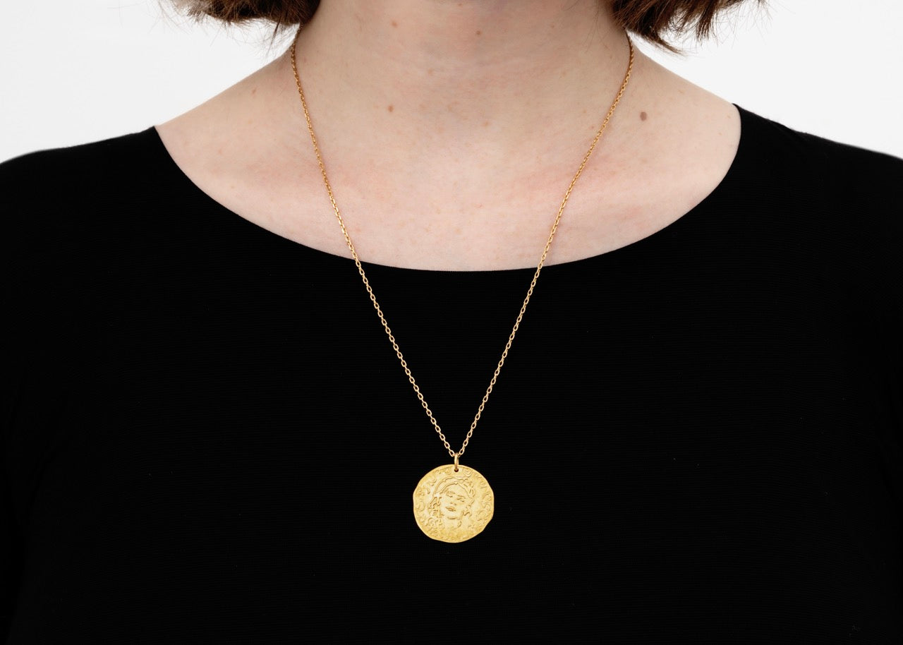 Claire Tabouret - Portraits with Curls Medallion