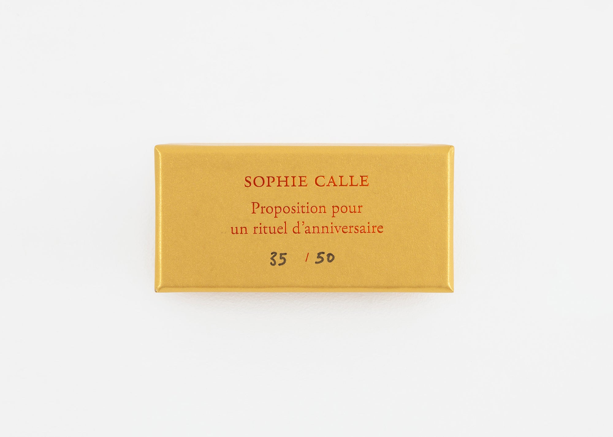Sophie Calle - Proposition pour un rituel d'anniversaire, 2026 (Tango Orange)