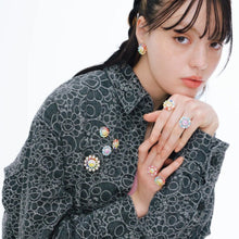 Load image into Gallery viewer, Takashi Murakami x Liquem - Flower Lapel Pin (Multicolor)

