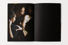 Load image into Gallery viewer, Genesis Báez - La Luz También Viaja
