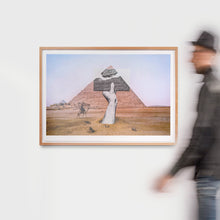 Load image into Gallery viewer, JR - Trompe l&#39;oeil, Greetings from Giza, 21 Octobre 2021, 6h01, Giza, Egypte, 2021
