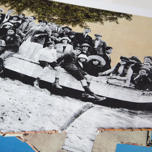 JR - Unframed, un Groupe Posant Dans une Barque Amarrée Sur la Plage Revu par JR, Marseille Vers 1930, Marseille, France